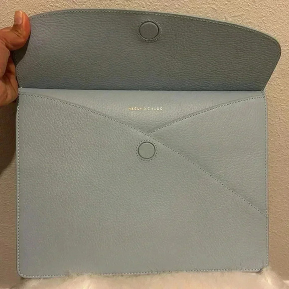 THE TABLET SLEEVE PEBBLE Clutch Flap Bag - Picture 4 of 6